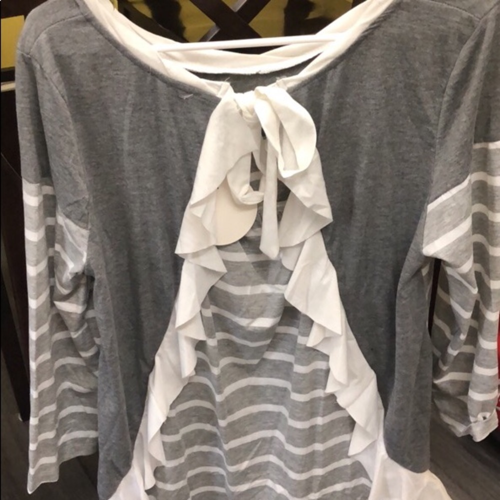 Women’s boutique top bow tie in the back